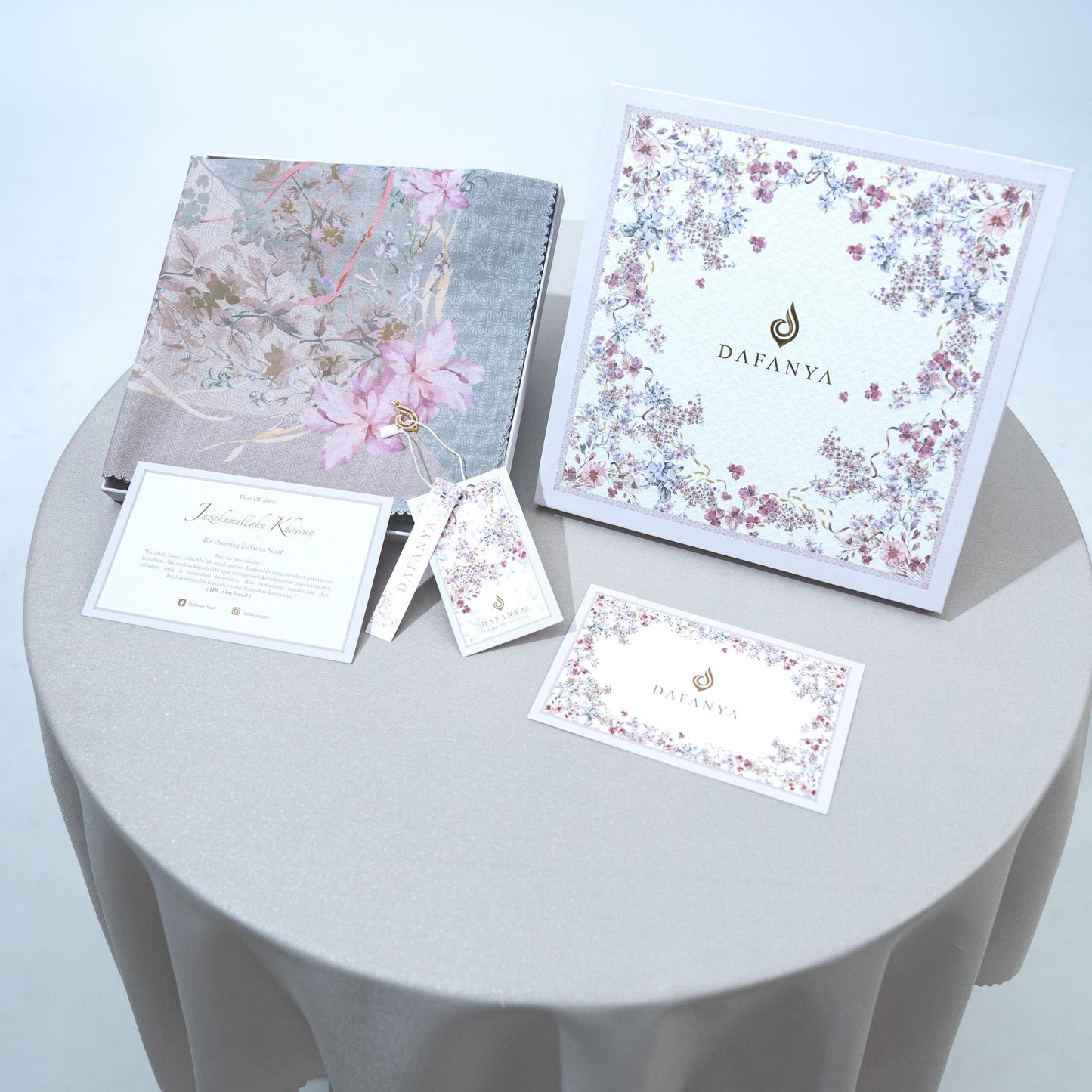 [BOX ONLY] 𝐃𝐀𝐅𝐀𝐍𝐘𝐀 - Exclusive Hard Box Motif Bunga Kotak Jilbab Hampers Kado Premium Putih